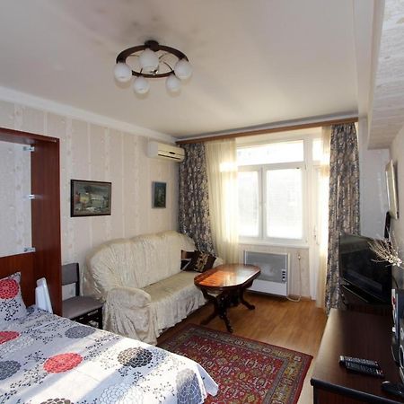 Cozy Apartment In The Center Of Yerevan Exterior photo