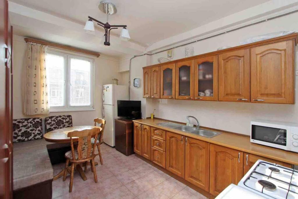 Cozy Apartment In The Center Of Yerevan Exterior photo