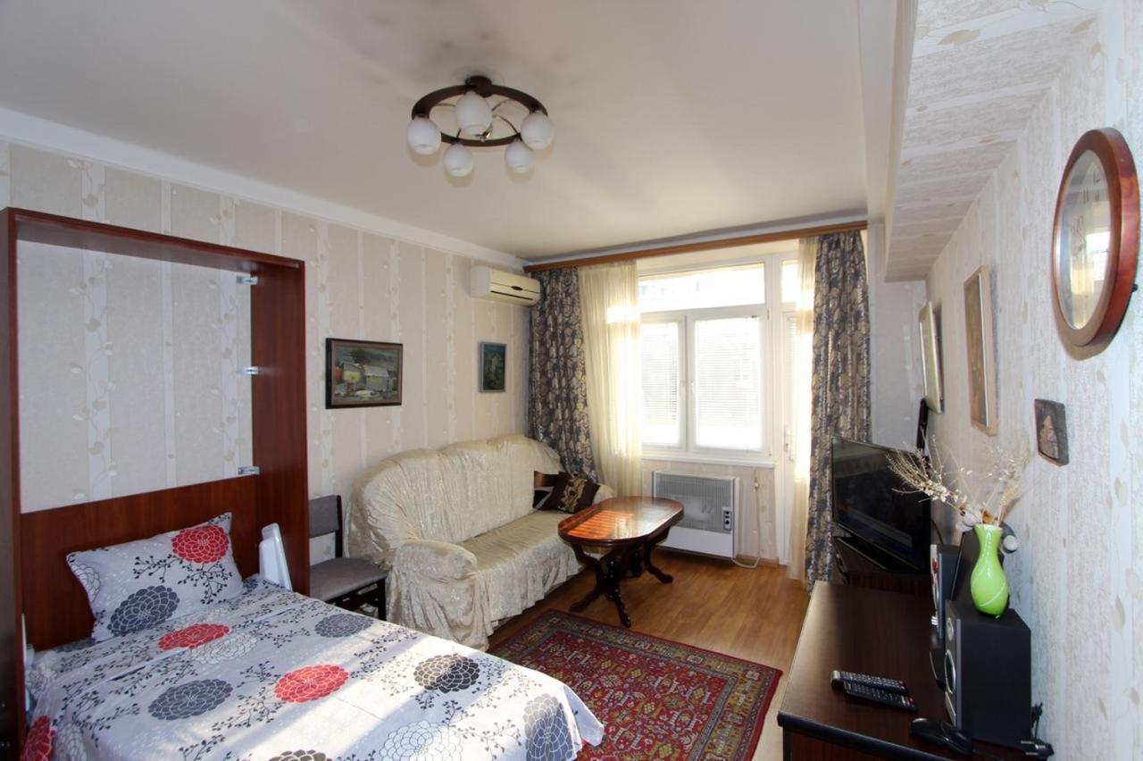 Cozy Apartment In The Center Of Yerevan Exterior photo